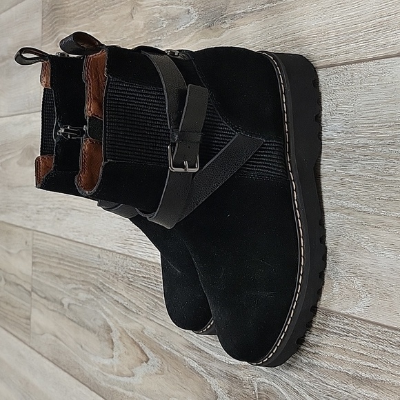 Donald Pliner Size 5 Captain Black Suede Bootie NWOT - Picture 4 of 9